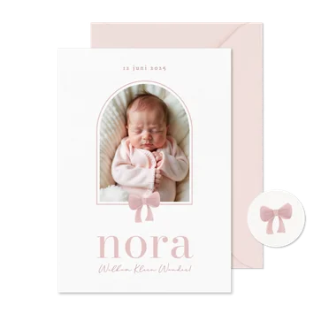 Lieve fotokaart geboorte voor meisje met roze strikje